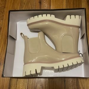 NWOT Dolce Vita Thundr H2O Rain Booties